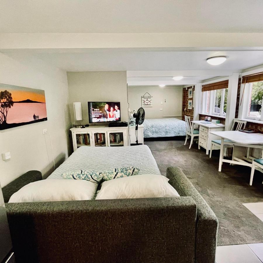 Whitby Studio - Mairangi Bay Beach Auckland Exterior photo